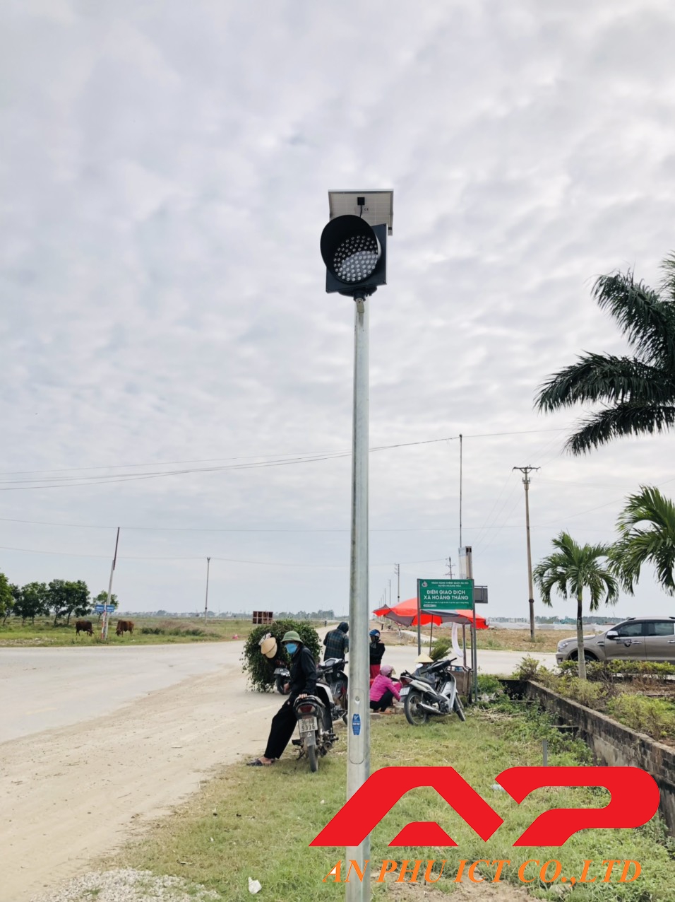 Đèn cảnh báo Năng Lượng Mặt Trời