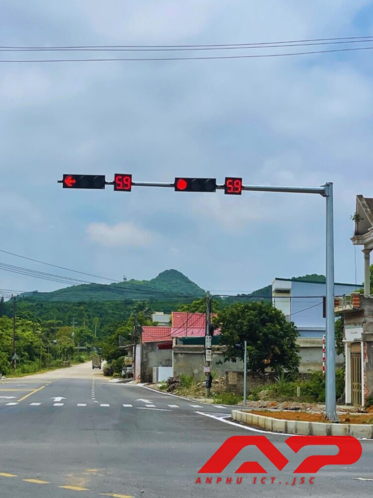 Thi Công Hệ Thống Đèn THGT Tuyến Đông Tây Tỉnh Ninh Bình