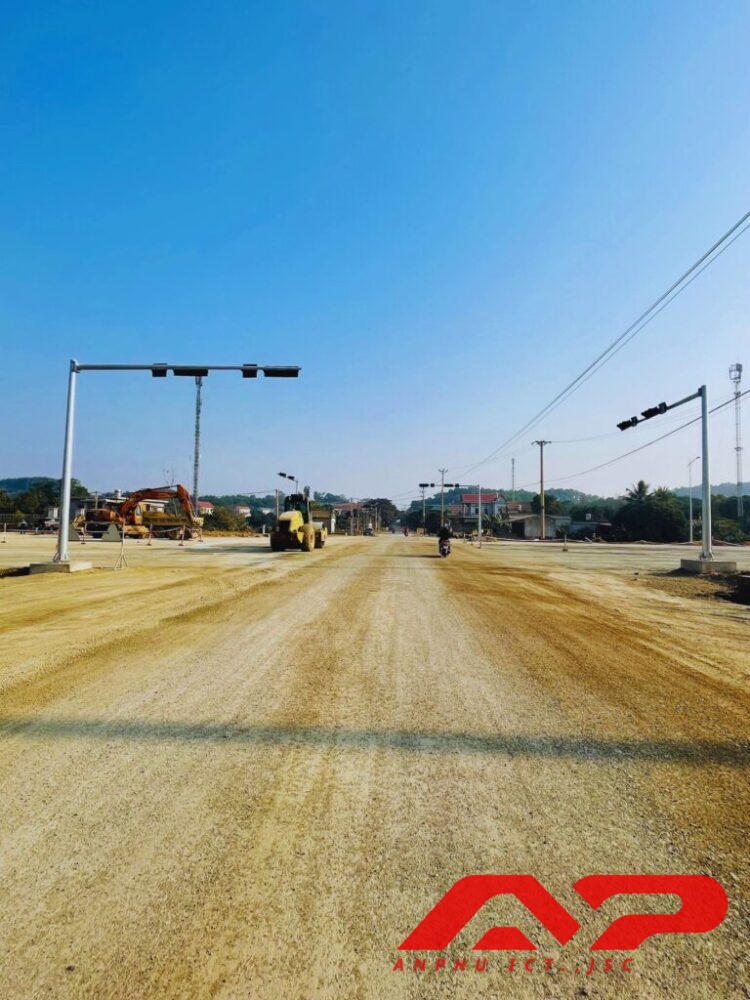 Thi công hệ thống đèn THGT thông tuyến Đông Tây Ninh Bình
