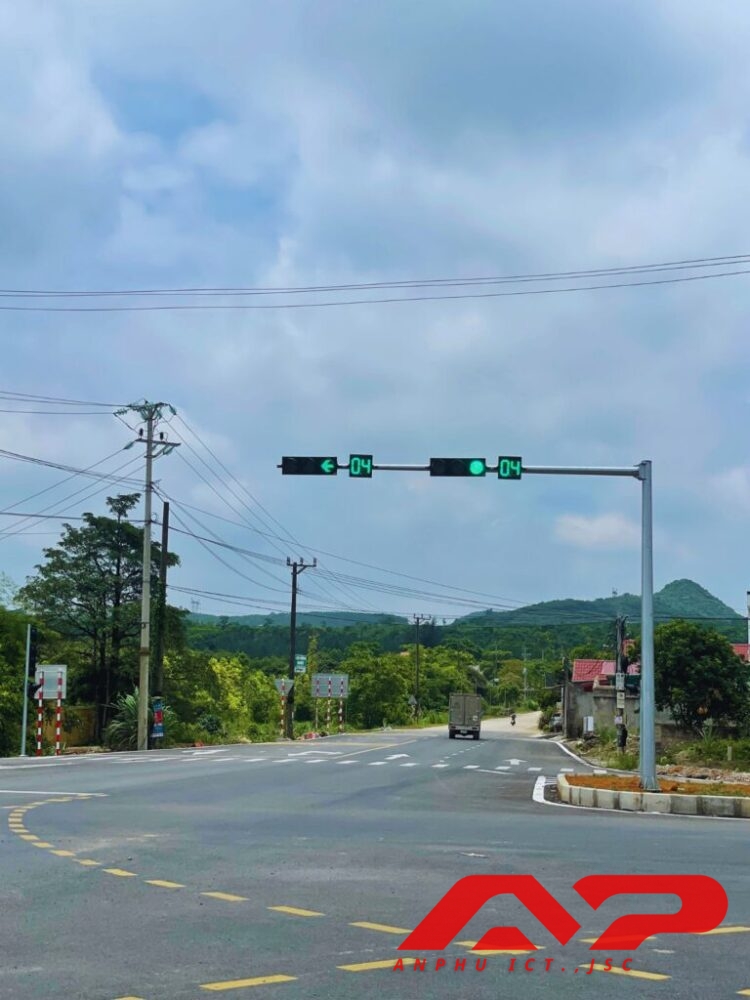 Thi Công Hệ Thống Đèn THGT Tuyến Đông Tây Tỉnh Ninh Bình