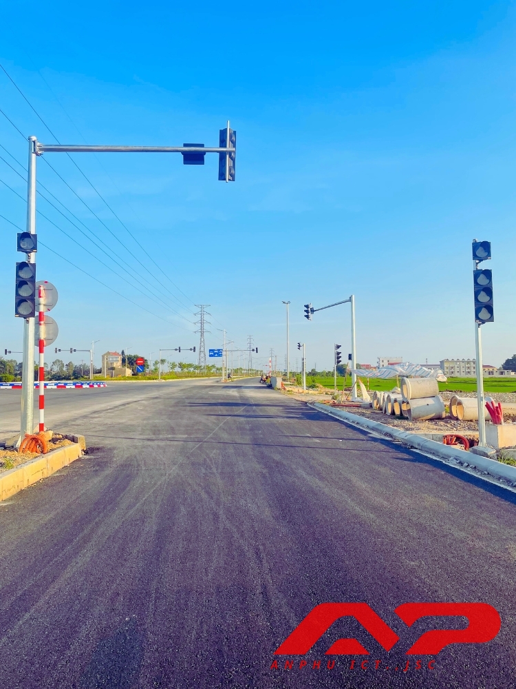 Thi Công Hệ Thống Đèn THGT Quốc Lộ 1A Giao Với Cao Tốc Cầu Giẽ Ninh Bình
