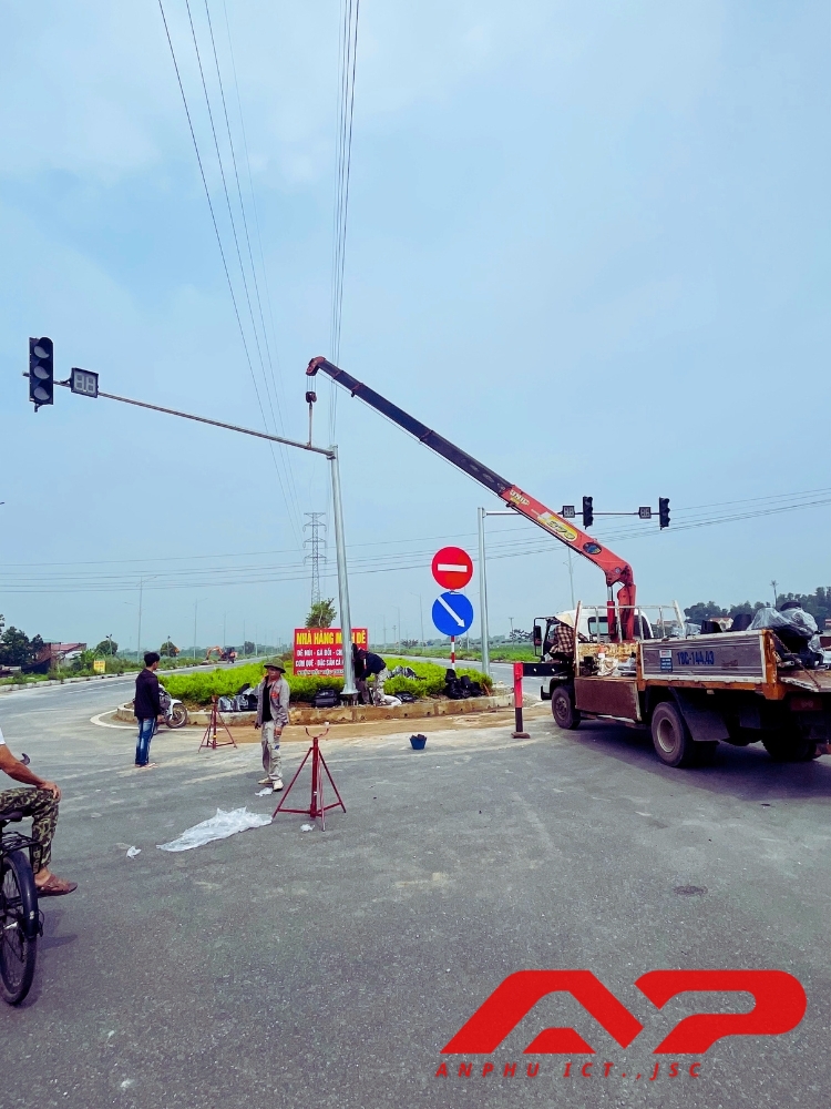 Thi Công Hệ Thống Đèn THGT Quốc Lộ 1A Giao Với Cao Tốc Cầu Giẽ Ninh Bình