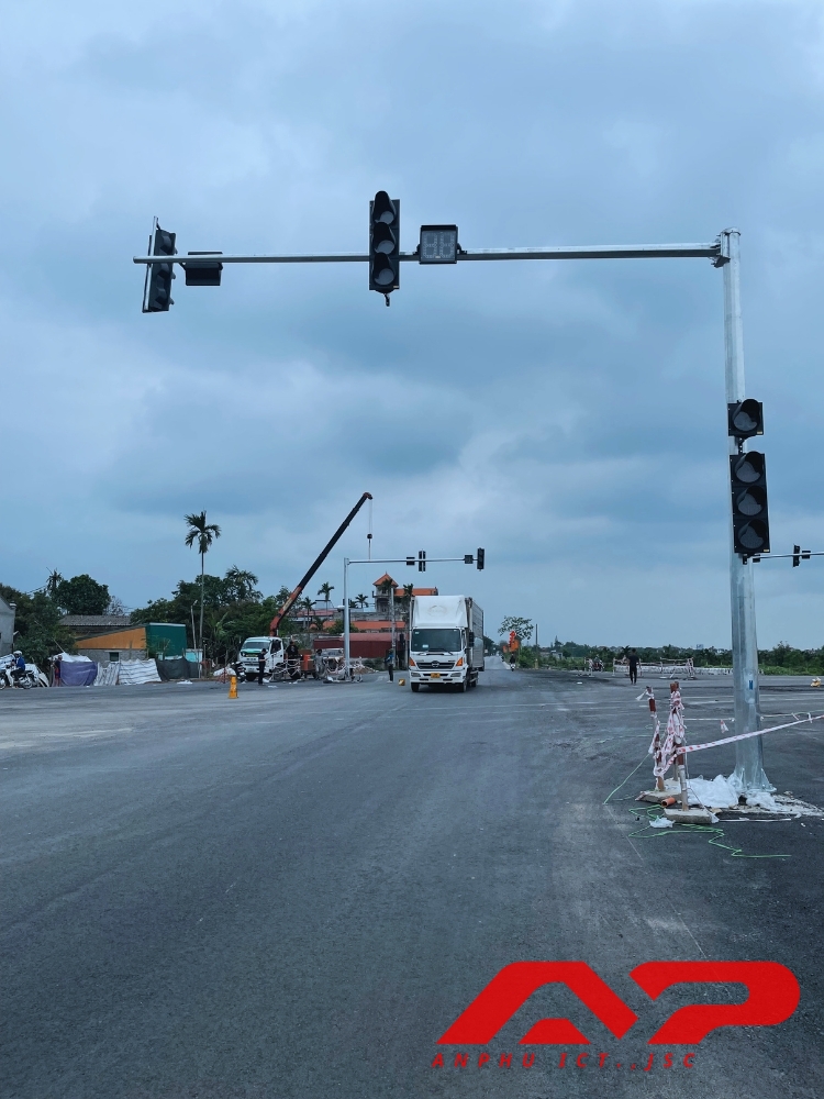 Thi Công Hệ Thống Đèn THGT Quốc Lộ 1A Giao Với Cao Tốc Cầu Giẽ Ninh Bình