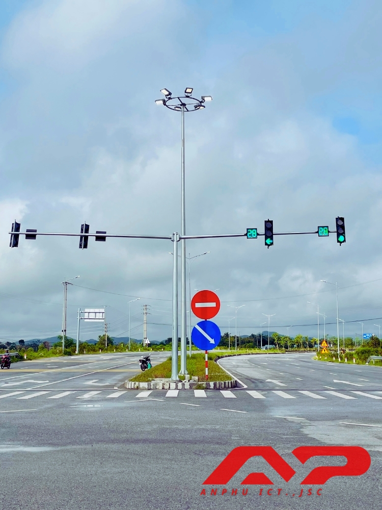 Thi Công Hệ Thống Đèn THGT Quốc Lộ 1A Giao Với Cao Tốc Cầu Giẽ Ninh Bình