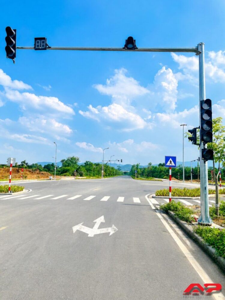 THI CÔNG 12 NÚT ĐÈN TÍN HIỆU GIAO THÔNG KHU ĐÔ THỊ ĐẠI HỌC QUỐC GIA HÀ NỘI – HÒA LẠC