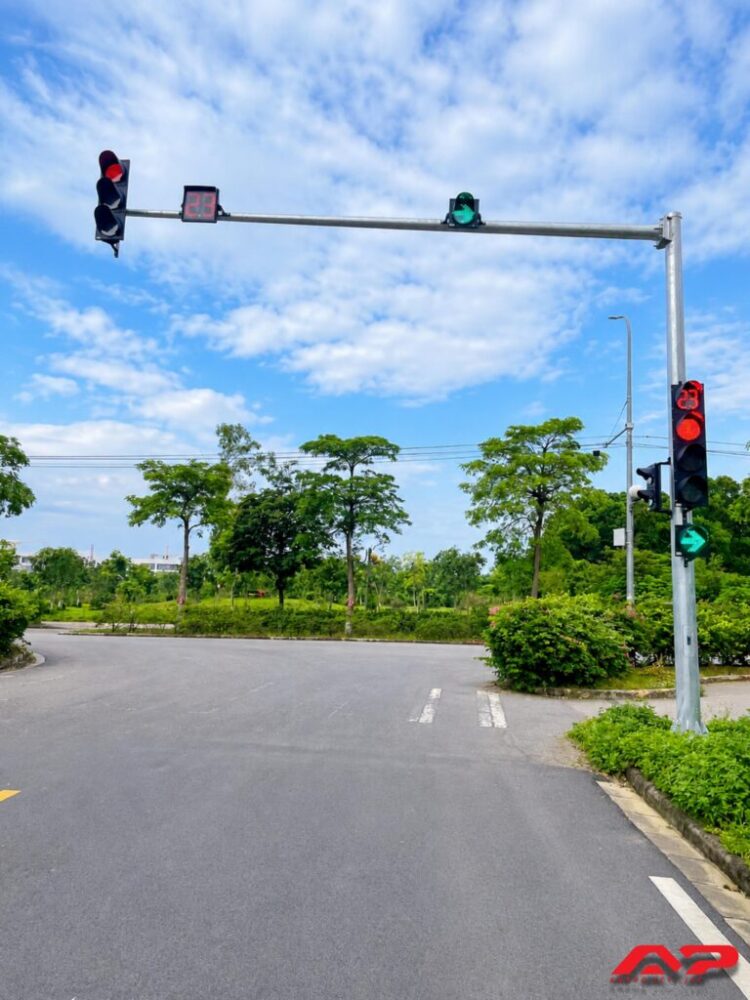 THI CÔNG 12 NÚT ĐÈN TÍN HIỆU GIAO THÔNG KHU ĐÔ THỊ ĐẠI HỌC QUỐC GIA HÀ NỘI – HÒA LẠC