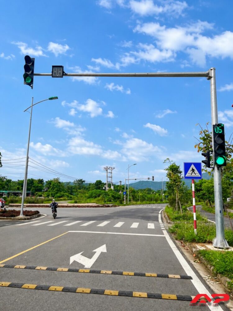 THI CÔNG 12 NÚT ĐÈN TÍN HIỆU GIAO THÔNG KHU ĐÔ THỊ ĐẠI HỌC QUỐC GIA HÀ NỘI – HÒA LẠC