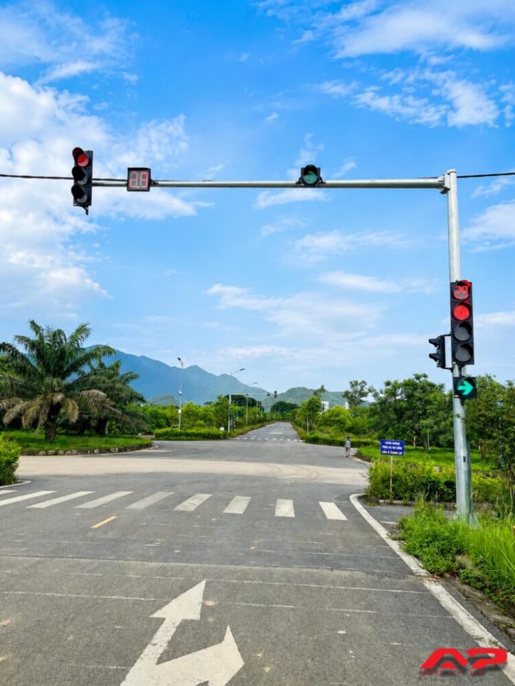 THI CÔNG 12 NÚT ĐÈN TÍN HIỆU GIAO THÔNG KHU ĐÔ THỊ ĐẠI HỌC QUỐC GIA HÀ NỘI – HÒA LẠC