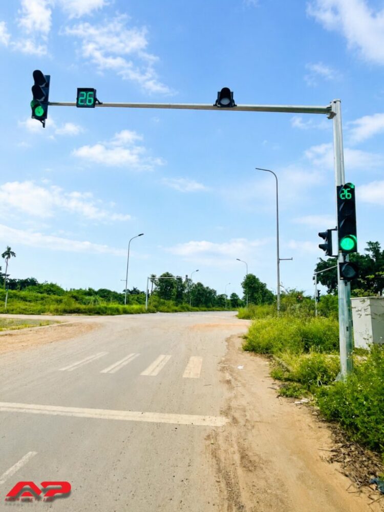 THI CÔNG 12 NÚT ĐÈN TÍN HIỆU GIAO THÔNG KHU ĐÔ THỊ ĐẠI HỌC QUỐC GIA HÀ NỘI – HÒA LẠC