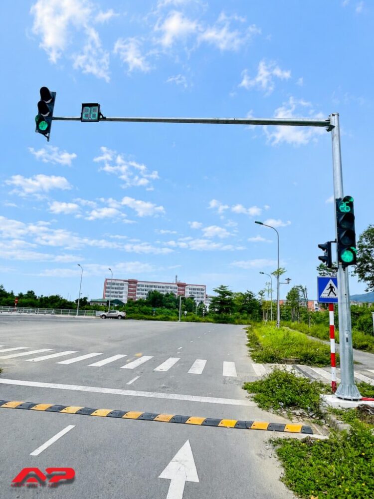 THI CÔNG 12 NÚT ĐÈN TÍN HIỆU GIAO THÔNG KHU ĐÔ THỊ ĐẠI HỌC QUỐC GIA HÀ NỘI – HÒA LẠC